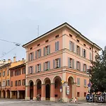 Saragozza Flat & Secret Garden Apartment