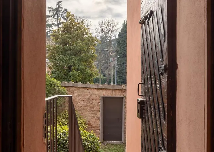 شقة Saragozza Flat & Secret Garden *